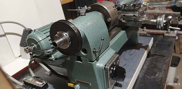 Фото токарного настільного верстата 1600 Фото токарного настільного верстата 1600